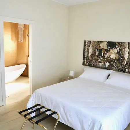 Classe 49, Una In Apartmán *