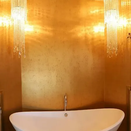 Classe 49, Una In Apartmán